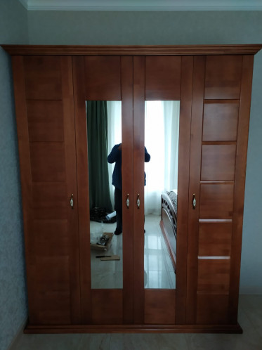 Шкаф четырёхстворчатый из натурального дерева из серии Бали, массив сосны, цвет вишня 2, мебель выполнена по индивидуальному проекту.